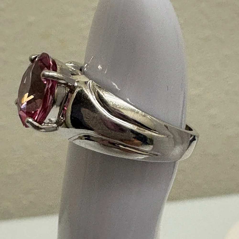 Elegant Pink Topaz Silver Ring - Picture 3 of 6